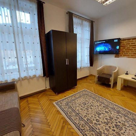 Main Square Apartments & More Брашов Экстерьер фото