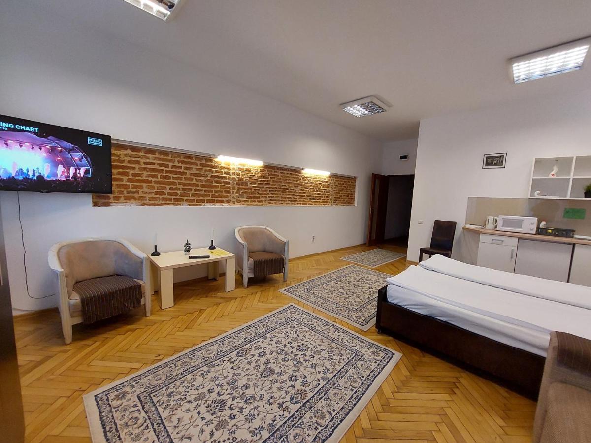 Main Square Apartments & More Брашов Экстерьер фото