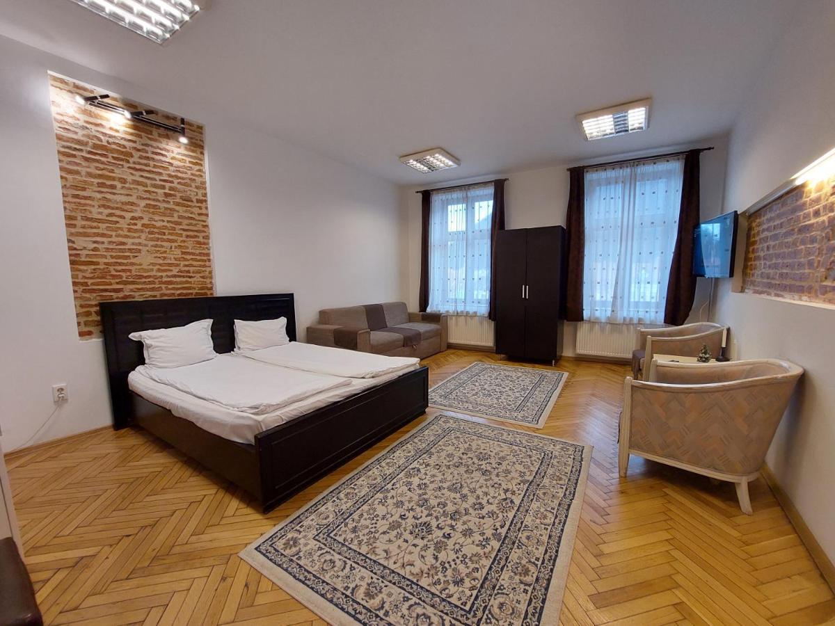Main Square Apartments & More Брашов Экстерьер фото