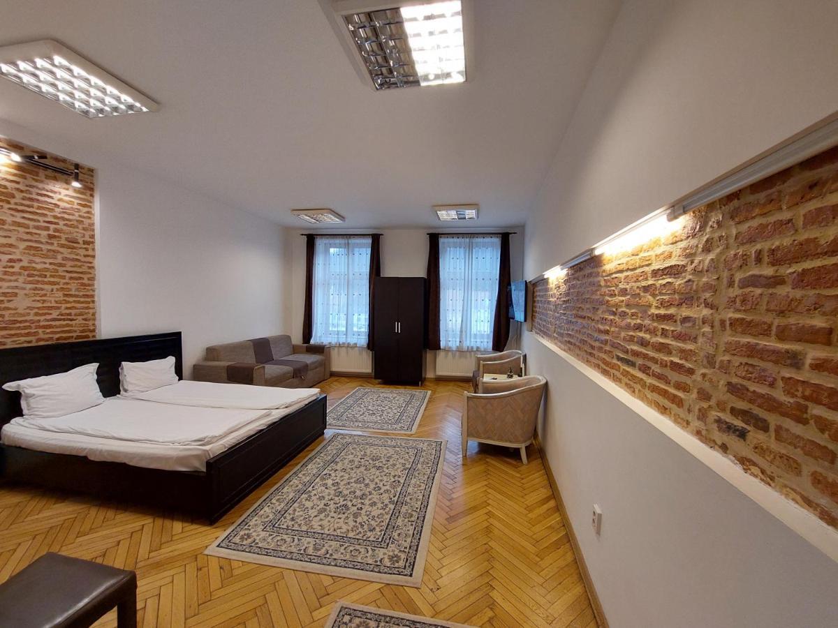 Main Square Apartments & More Брашов Экстерьер фото