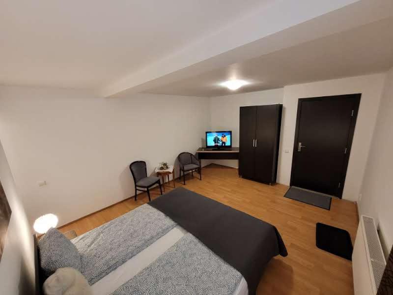 Main Square Apartments & More Брашов Экстерьер фото