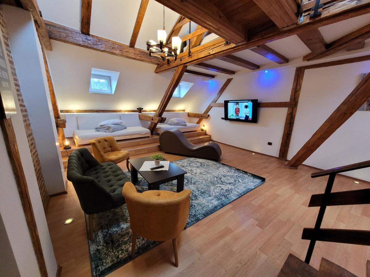 Main Square Apartments & More Брашов Экстерьер фото
