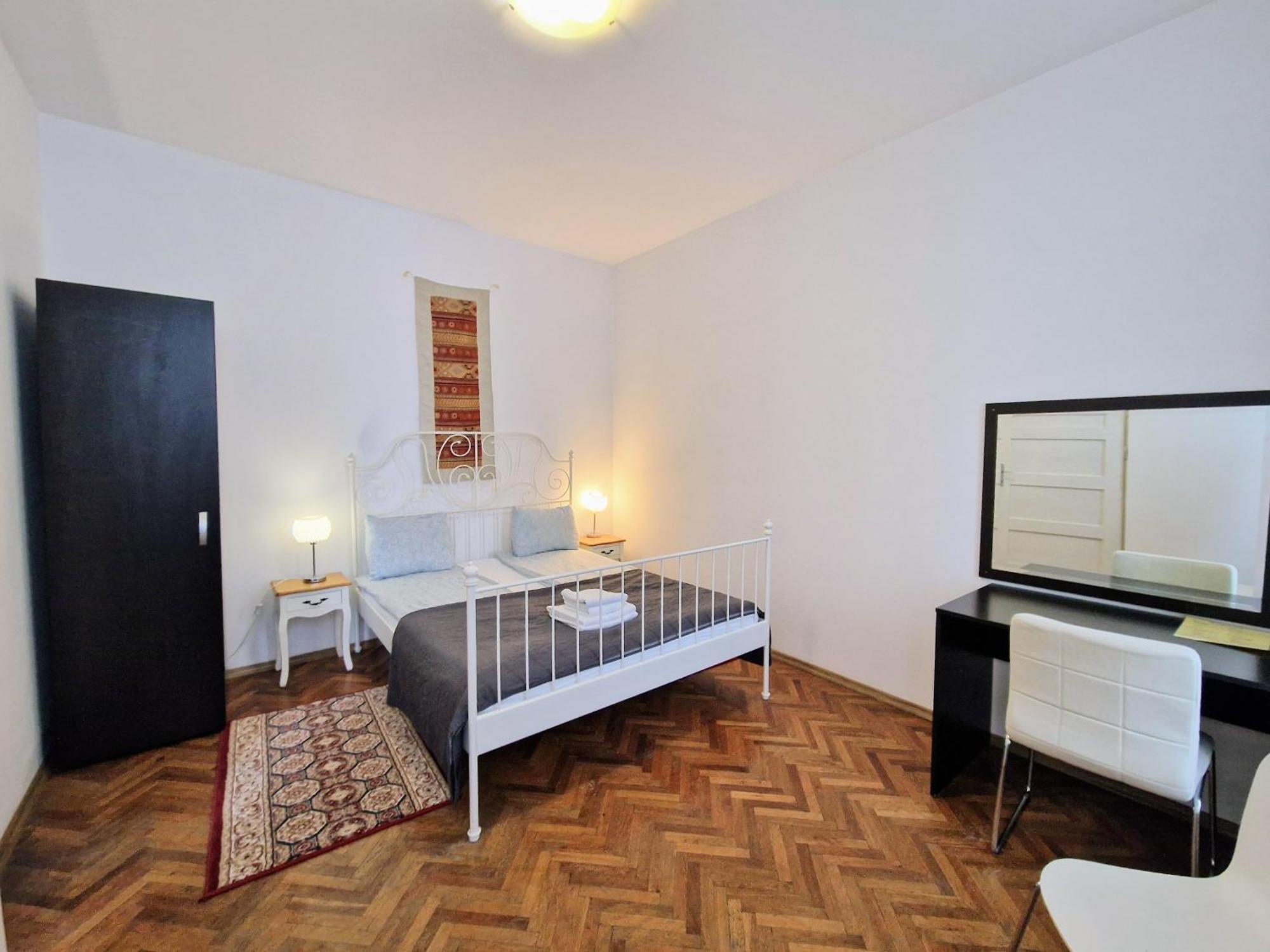 Main Square Apartments & More Брашов Экстерьер фото