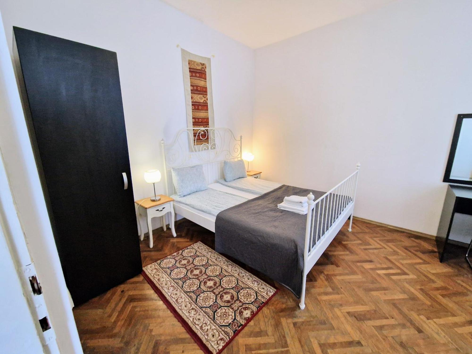 Main Square Apartments & More Брашов Экстерьер фото