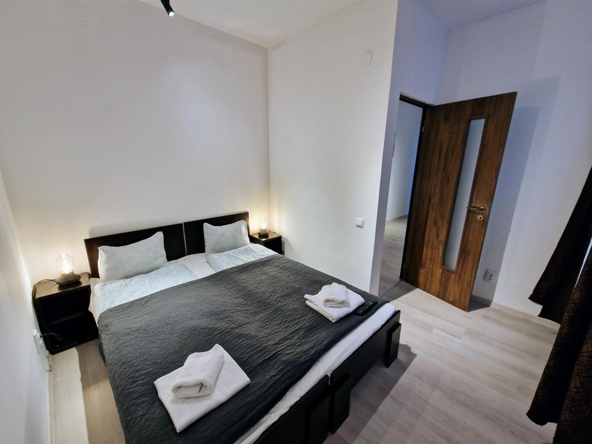 Main Square Apartments & More Брашов Экстерьер фото