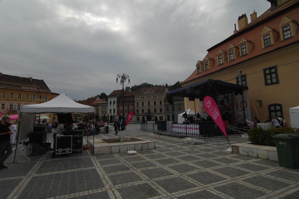 Main Square Apartments & More Брашов Экстерьер фото