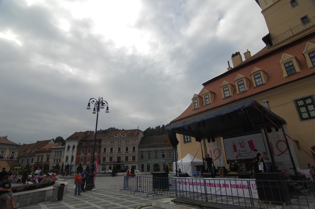 Main Square Apartments & More Брашов Экстерьер фото