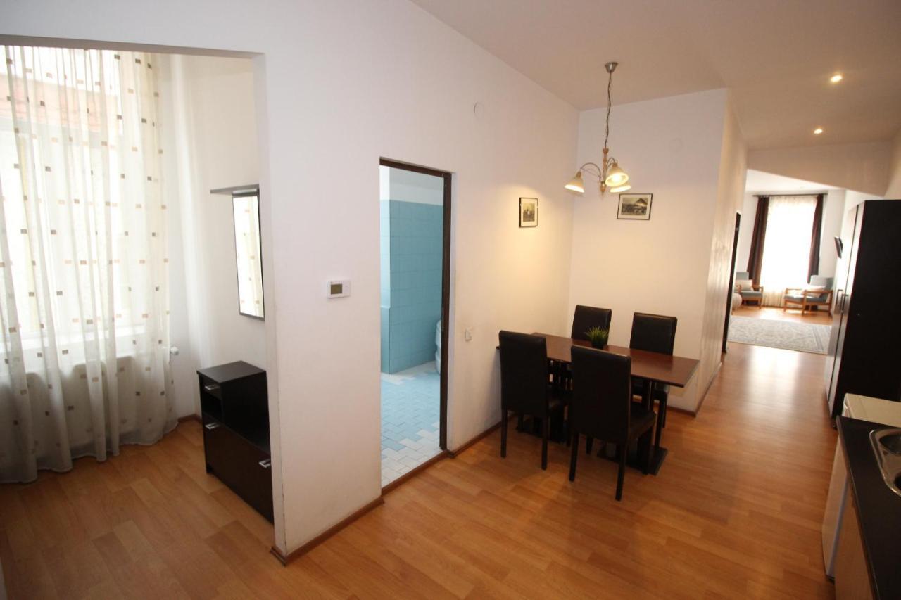 Main Square Apartments & More Брашов Экстерьер фото