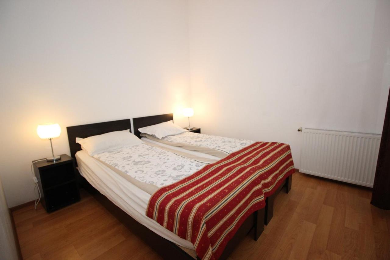 Main Square Apartments & More Брашов Экстерьер фото